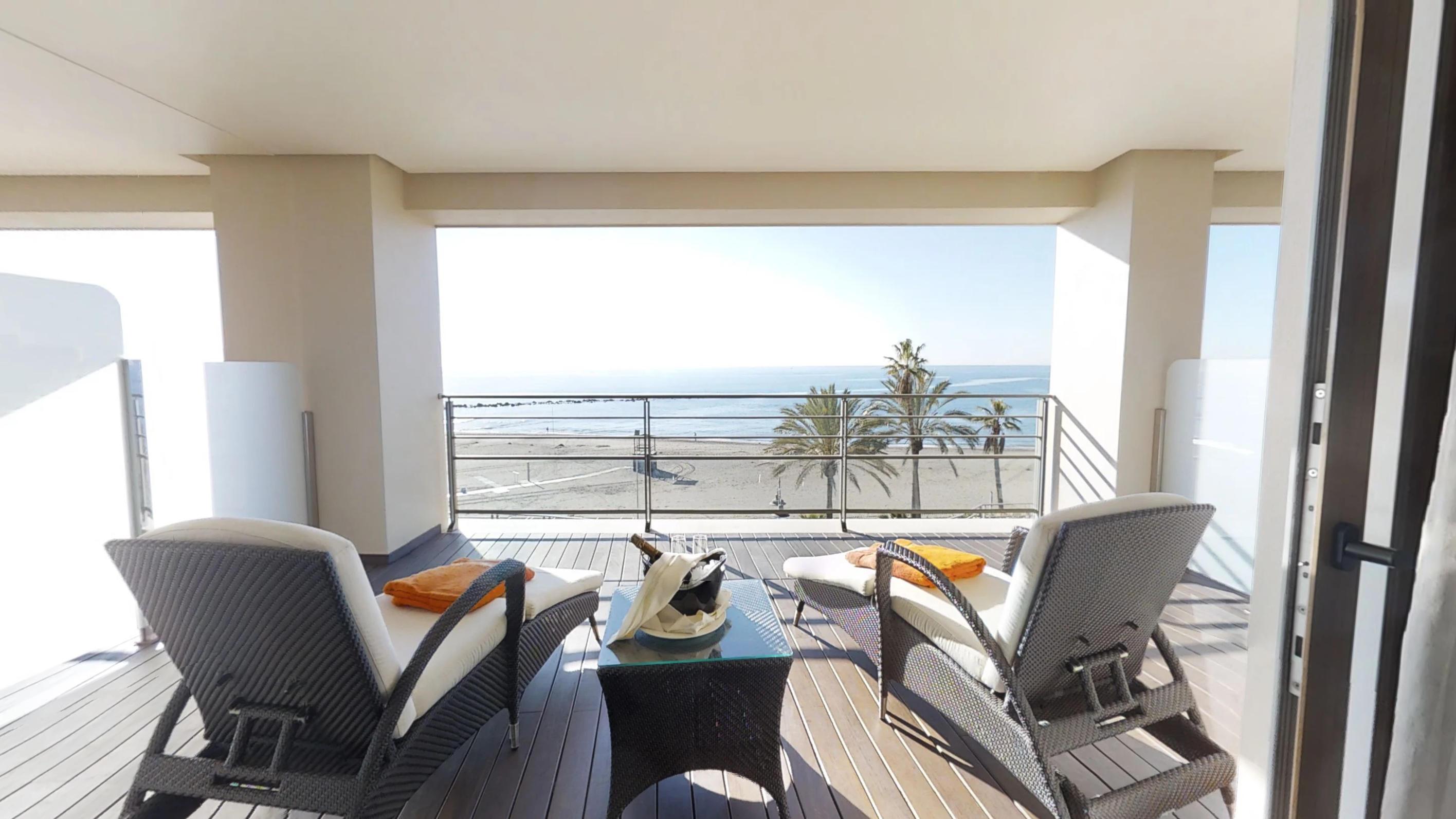 Отель Vincci Seleccion Aleysa Бенальмадена Экстерьер фото A balcony