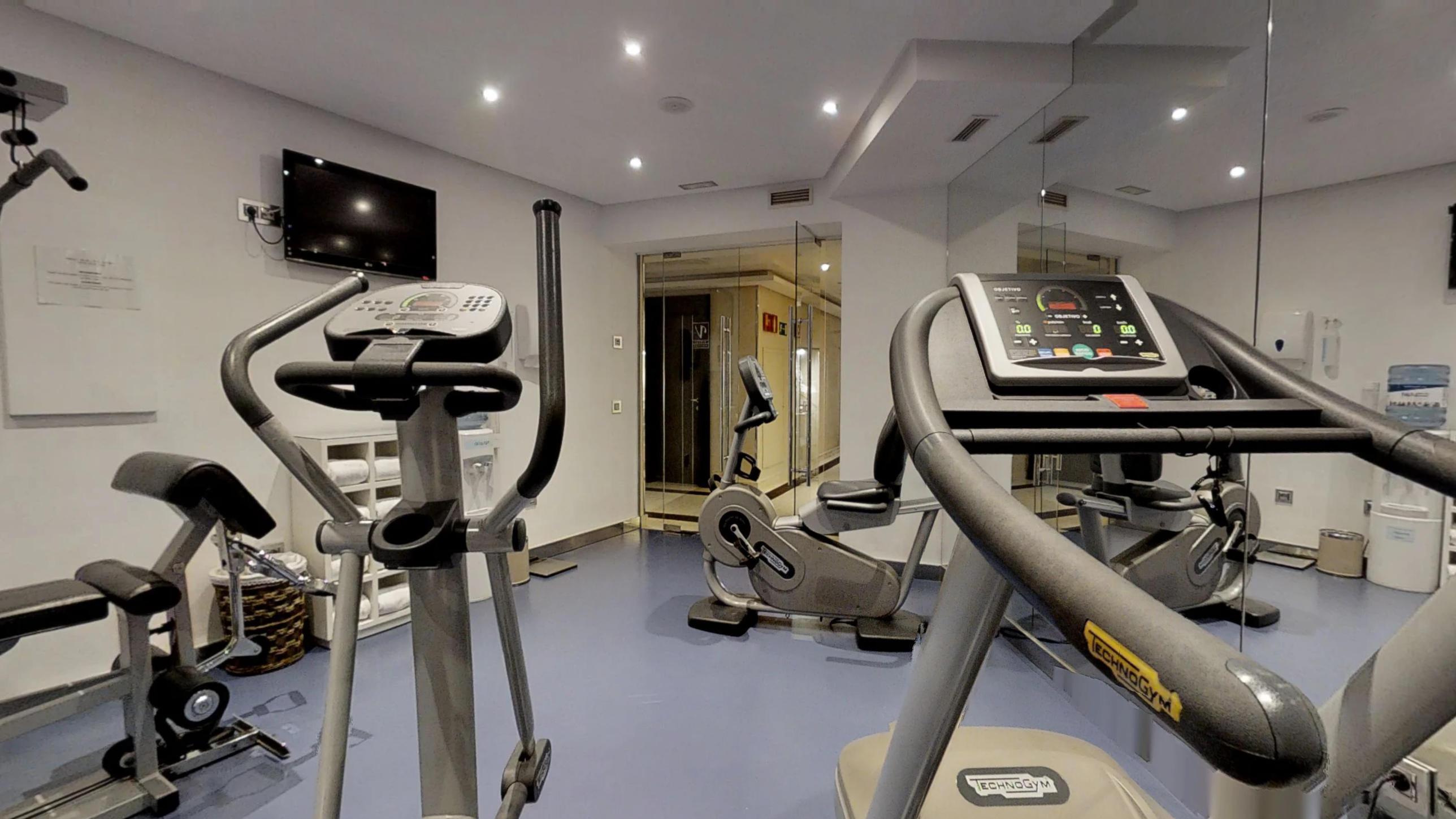 Отель Vincci Seleccion Aleysa Бенальмадена Экстерьер фото The gym at the hotel