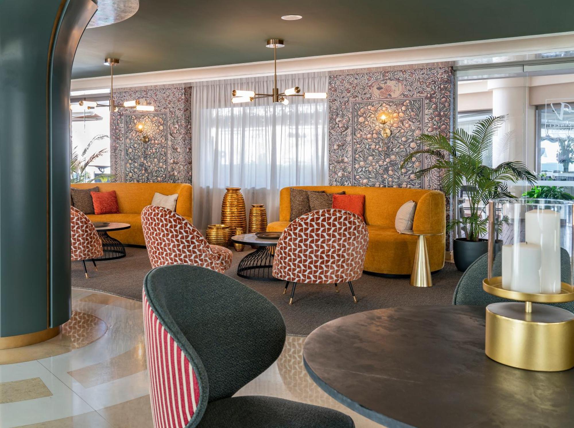 Отель Vincci Seleccion Aleysa Бенальмадена Экстерьер фото The lounge at the airport